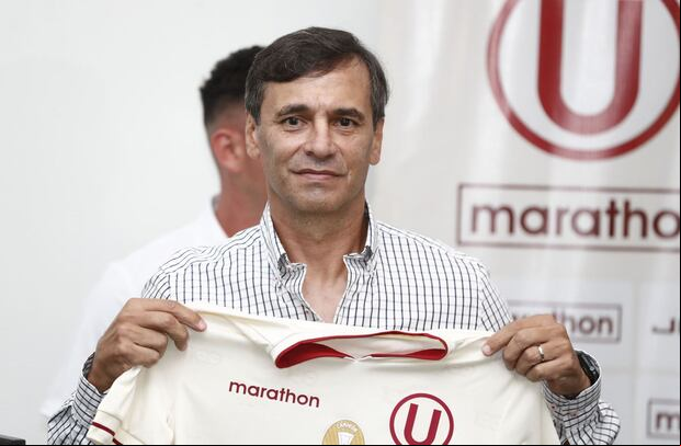Adrián Czornomáz es amigo de Fabián Bustos, a quien conoce del fútbol argentino. Le desea lo mejor en Universitario.