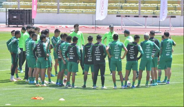 Selección de Bolivia entrenó en el estadio Hernando Siles de La Paz. (Foto: APG)