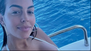 Puro lujo: Georgina Rodríguez presume su millonaria colección de joyas durante sus vacaciones a bordo de un yate