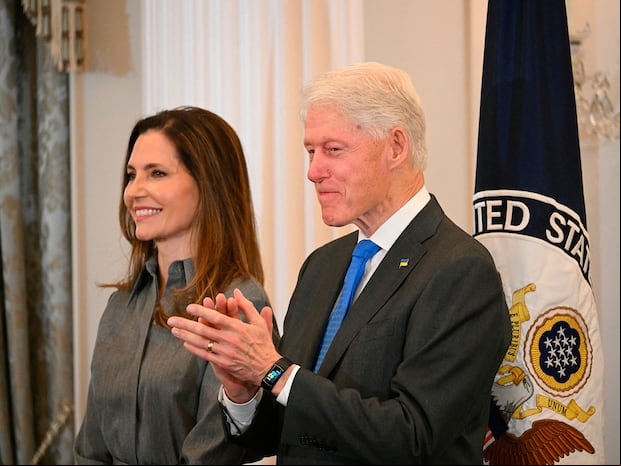 El ex presidente Clinton, de quien ABC News supo que es identificado como "Doe 36", se menciona en más de cincuenta de los documentos redactados, según registros judiciales. (Foto: AFP)