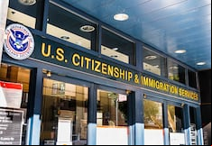 El descuido que podría costarte la ciudadanía estadounidense si te ausentas más de 6 meses, según USCIS