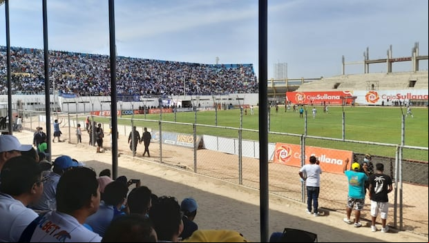 La tribuna oriente del Estadio Campeones del 36 quedó a medio terminar y no puede ser utilizada. (Foto: Difusión)