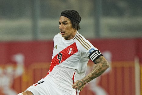 Histórico jugador de Ecuador se derritió en elogios por Paolo Guerrero: “Es muy distinto”
