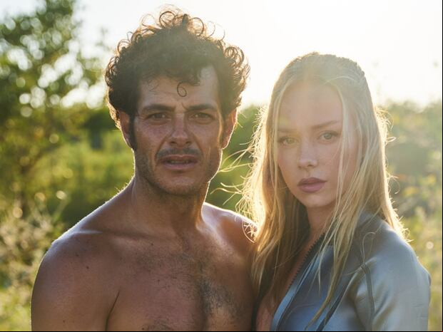 Alfonso Dosal y Ester Expósito son los protagonistas de la serie mexicana "Bandidos" (Foto: Netflix)
