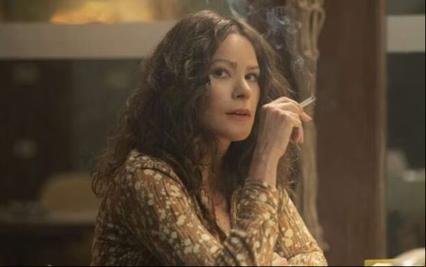 Sofía Vergara fuma un cigarro como Griselda Blanco, la protagonista de la exitosa narcoserie (Foto: Netflix)
