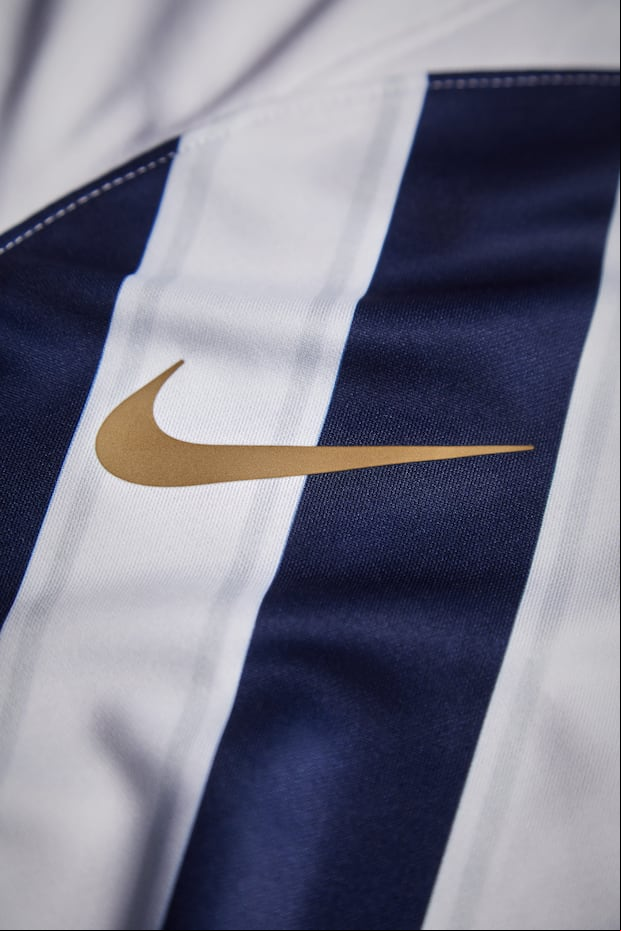 Los detalles dorados también están en la marca que viste a Alianza Lima. (Foto: Alianza Lima)
