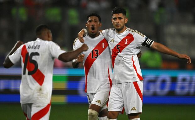 Carlos Zambrano fue el capitán de Perú ante Uruguay. (Foto: AFP)