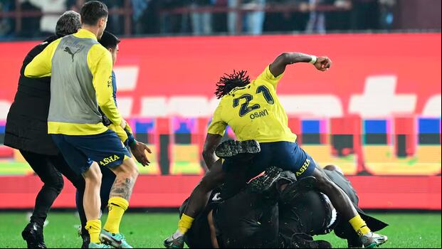 Las imágenes impactantes de la batalla campal en el Trabzonspor vs. Fenerbahçe. (Foto: Getty Images)