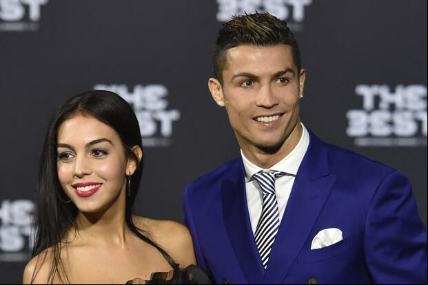 Cristian Ronaldo y Georgina Rodríguez en una gala de la FIFA (Foto: AFP)