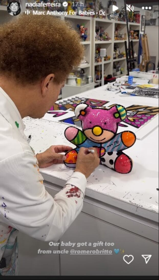 El artista plástico también le obsequió un presente al hijo de Nadia y Marc Anthony (Foto: Romero Britto / Instagram)