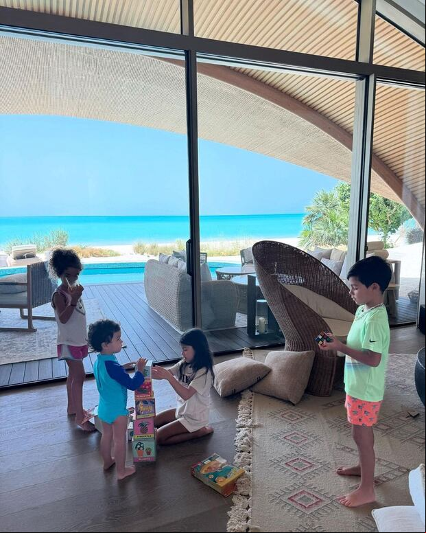 Los hijos menores de Cristiano Ronaldo jugando en la mansión de Arabia Saudita (Foto: Georgina Rodríguez / Instagram)