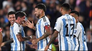 ¿Messi será titular o suplente? El equipo que ensaya Scaloni para el duelo frente a Perú