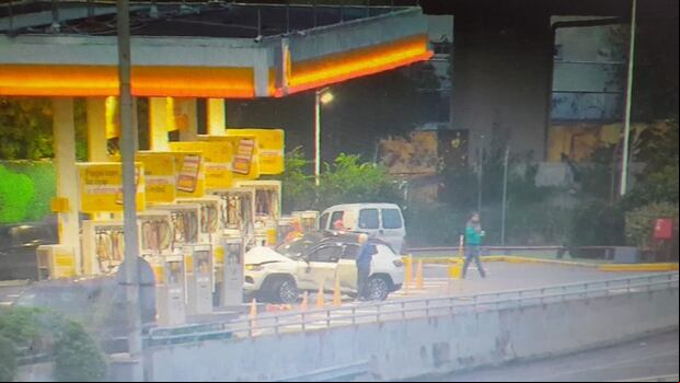Imágenes de una cámara de seguridad del accidente de Tiago Palacios. (Foto: X).