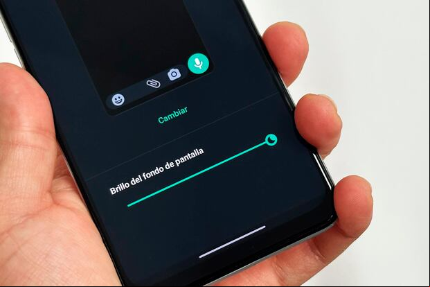 WHATSAPP | Con este truco podrás oscurecer más la pantalla de WhatsApp. (Foto: MAG - Rommel Yupanqui)