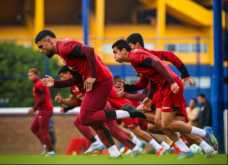 Con presencia de hinchas: Universitario entrenó en predio de Boca Juniors antes de enfrentar a River Plate