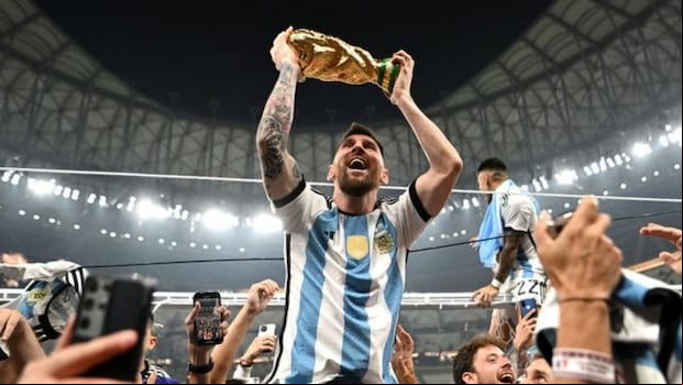 Lionel Messi levantando con Argentina la Copa del Mundo, Qatar 2022. (Foto: Agencias).