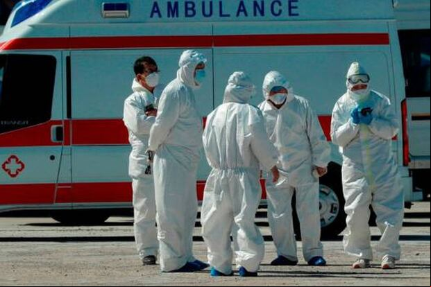 Acuerdo ocurre en medio de un crisis en el sector salud, golpeado por la pandemia (Foto: AFP)