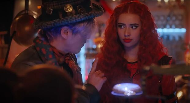 Cuando le advierten a Red sobre las consecuencias de usar la máquina del tiempo en "Descendants: The Rise of Red" (Foto: Disney Channel)