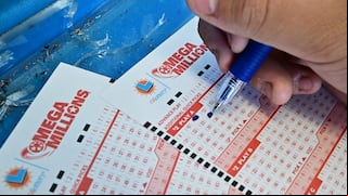 Mega Millions: latino ganó la lotería y obsequió parte de su premio a colegios aledaños a su casa