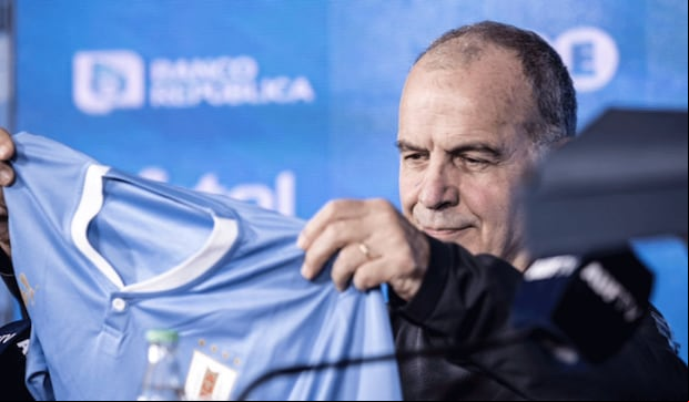 Marcelo Bielsa es el DT de la selección de Uruguay desde 2023. (Foto: @Uruguay)
