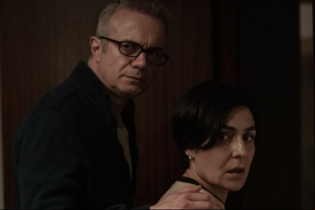 Rosario Porto (Candela Peña) y Alfonso Basterra (Tristán Ulloa) esconden la verdad en la miniserie española "El caso Asunta" (Foto: Netflix)