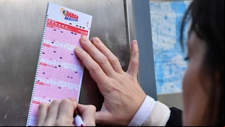 Mega Millions: la gasolinera de Connecticut que tuvo dos ganadores de 1 millón de dólares el mismo día