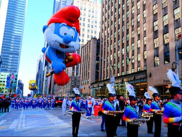On Thanksgiving Day at around 8:30 a.m. the Macy’s Thanksgiving Day Parade commences on the west side of Central Park at 77th Street. The parade then continues down 6th Avenue towards Herald Square on 34thStreet, where the Macy’s department store is located. | Photo by newyorkcity.ca