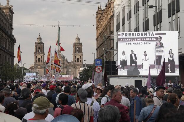 Simpatizantes de Claudia Sheinbaum abarrotan el Zócalo el 1 de marzo de 2024. (Foto: El País/MÓNICA GONZÁLEZ ISLAS).