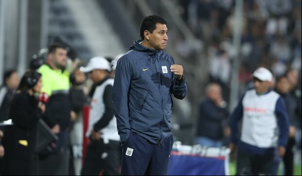 Diego Ortiz, DT interino de Alianza Lima, durante el partido con Unión Comercio. (Foto: GEC)