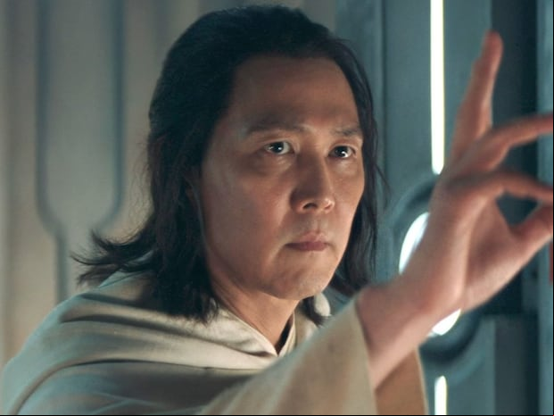 Sol (Lee Jung-jae) fue asesinado por Osha (Amandla Stenberg) al final de la serie "Star Wars: The Acolyte" (Foto: Disney+)