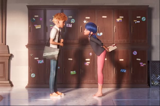 Adrien Agreste hablando con Marinette Dupain-Cheng en "Miraculous: Las aventuras de Ladybug - La película" (Foto: Netflix)