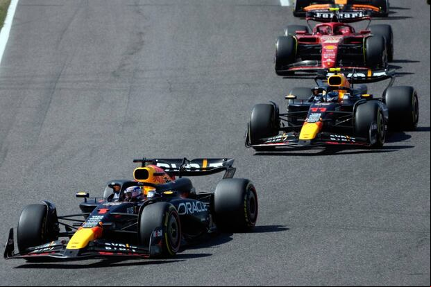 Verstappen se dirige primero hacia un nuevo triunfo.
