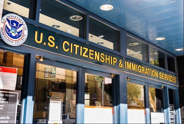 Uno de los cambios más relevantes es la obligación de registrarse ante el Servicio de Ciudadanía e Inmigración (Uscis). (Foto: istock)