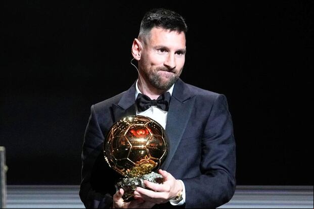 Lionel Messi recibe octavo Balón de Oro (Foto: AFP)
