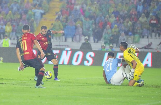 Preciso momento en que Bordacahar anota el único gol del partido.