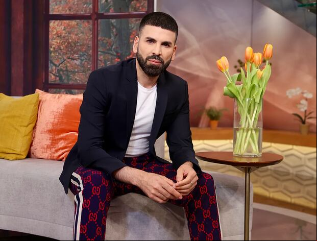 El presentador español de "Despierta América" también es autor de "Desnudo" (Foto: Jomari Goyso / Instagram)