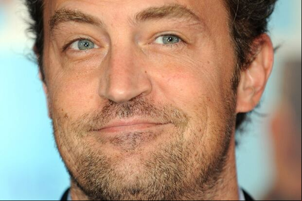 El actor murió el 28 de octubre de 2023. Aquí cuando Matthew Perry llegó al estreno de "La invención de la mentira" en el Grauman's Chinese Theatre de Hollywood, California, el 21 de septiembre de 2009 (Foto: Gabriel Bouys / AFP)