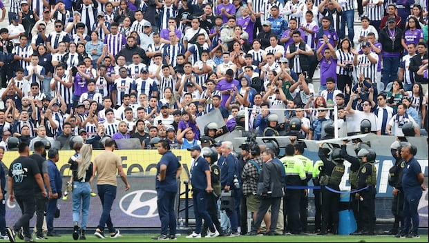 La hinchada quedó disconforme con los jugadores de Alianza Lima tras perder con Cusco FC. (Foto: Giancarlo Ávila / GEC)