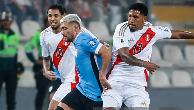Sergio Peña y Jesús Castillo tuvieron una labor titánica para enfrentar al mediocampo de Uruguay. (Foto: Getty Images)
