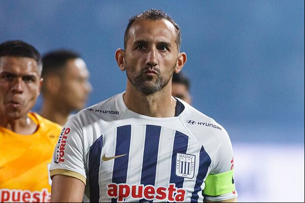 Hernán Barcos jugó su cuarta temporada en Alianza Lima, donde es el máximo goleador extranjero. (Foto: Getty Images)