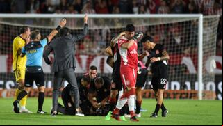 ¡Suspendido! Boca vs. Estudiantes se paralizó por convulsión de un futbolista