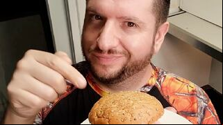 Lo que sabemos de “la muerte” de Leandro Granato de “Bruta Cocina” que fue desmentida por su familia