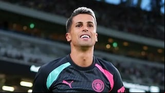Xavi celebra: Barça y Manchester City cerraron el acuerdo por la cesión de João Cancelo