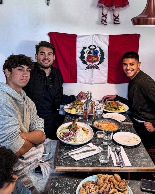 La cena entre Emil Reyes y Matteo Pérez. (Twitter)