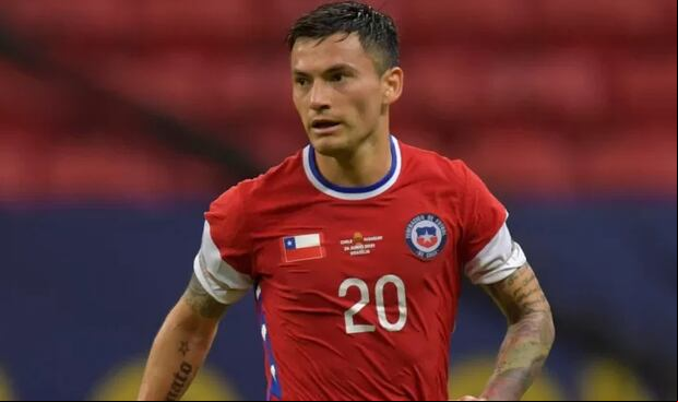 Charles Aránguiz sería una de los regresos de Chile ante Perú. (Foto: AFP)