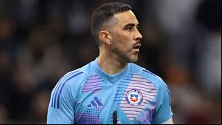 “Imposible competir contra esto”: la crítica de Claudio Bravo al arbitraje en el Chile vs. Canadá