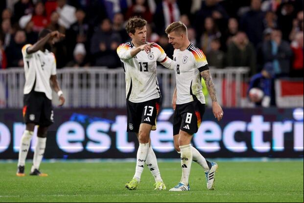 Thomas Muller y Toni Kroos buscan que su última Eurocopa termine con un título para Alemania.