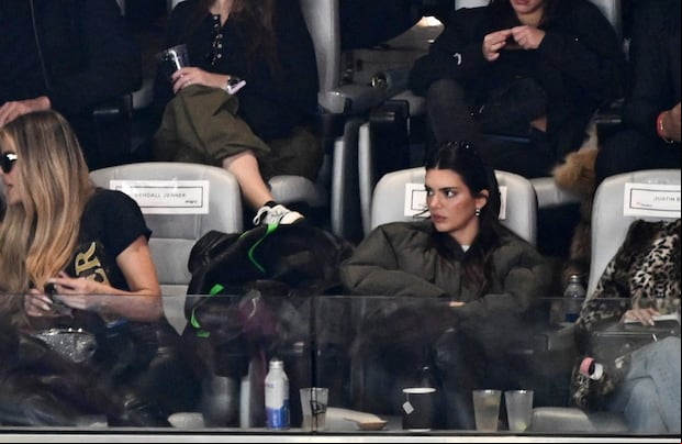 Kendall Jenner asistió al Super Bowl acompañada de sus hermanas (Foto: Patrick T. Fallon / AFP)