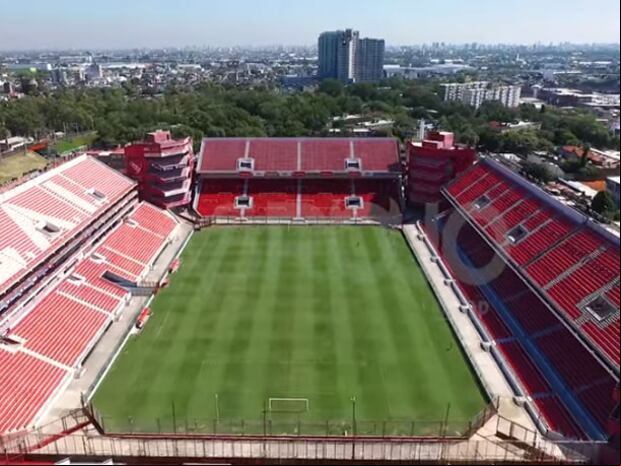 El Estadio Libertadores de América - Ricardo Enrique Bochini será el escenario de un clásico vibrante entre dos de los grandes del fútbol argentino: Independiente y River Plate.