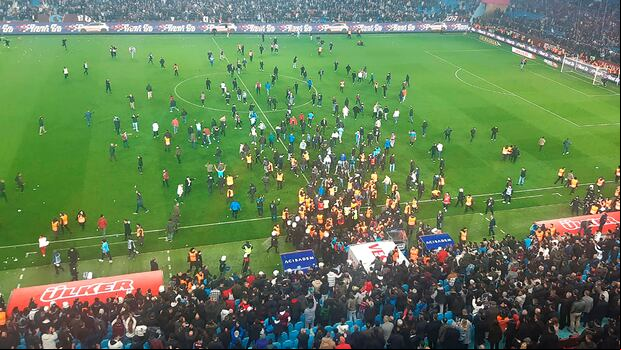 Las imágenes impactantes de la batalla campal en el Trabzonspor vs. Fenerbahçe. (Foto: AFP)